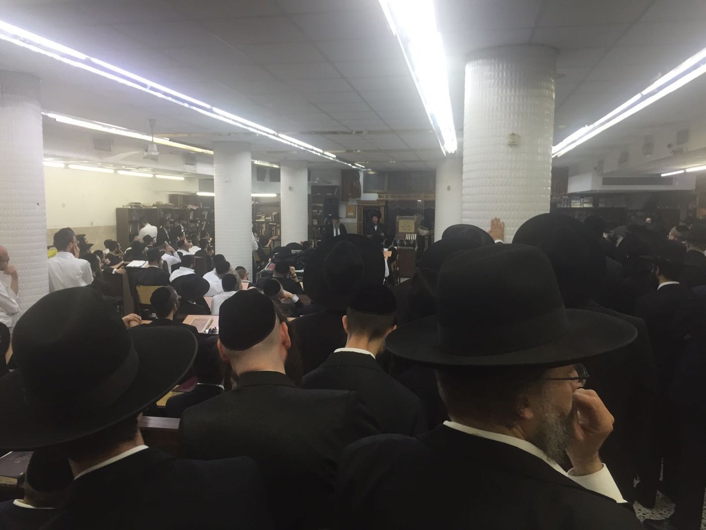 "כת חוטפי הילדים": האברכים התכנסו לאסיפת הרגעה