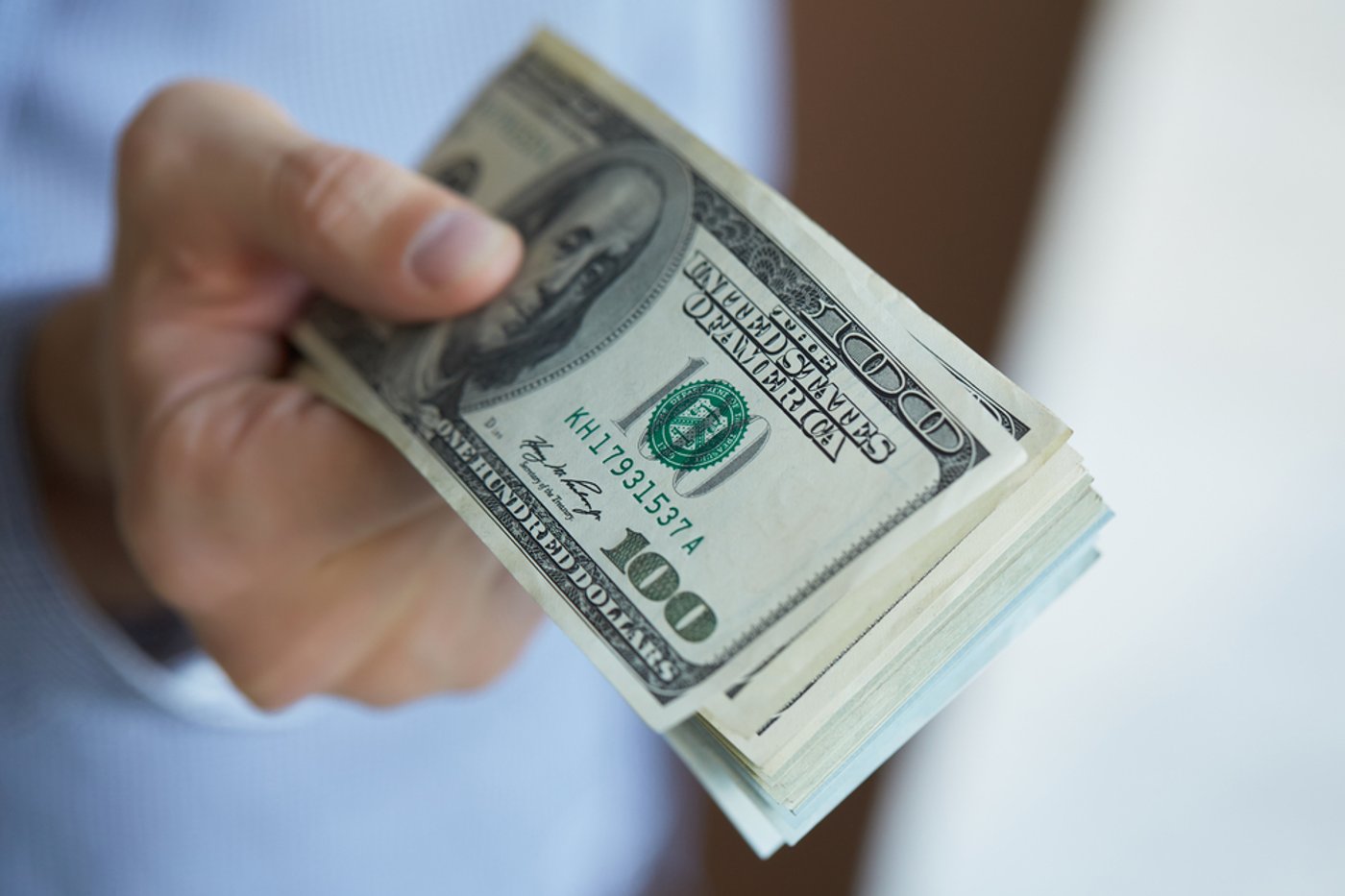 משכורת נוספת 1050$ בחודש. ביג שוט. אילוסטרציה