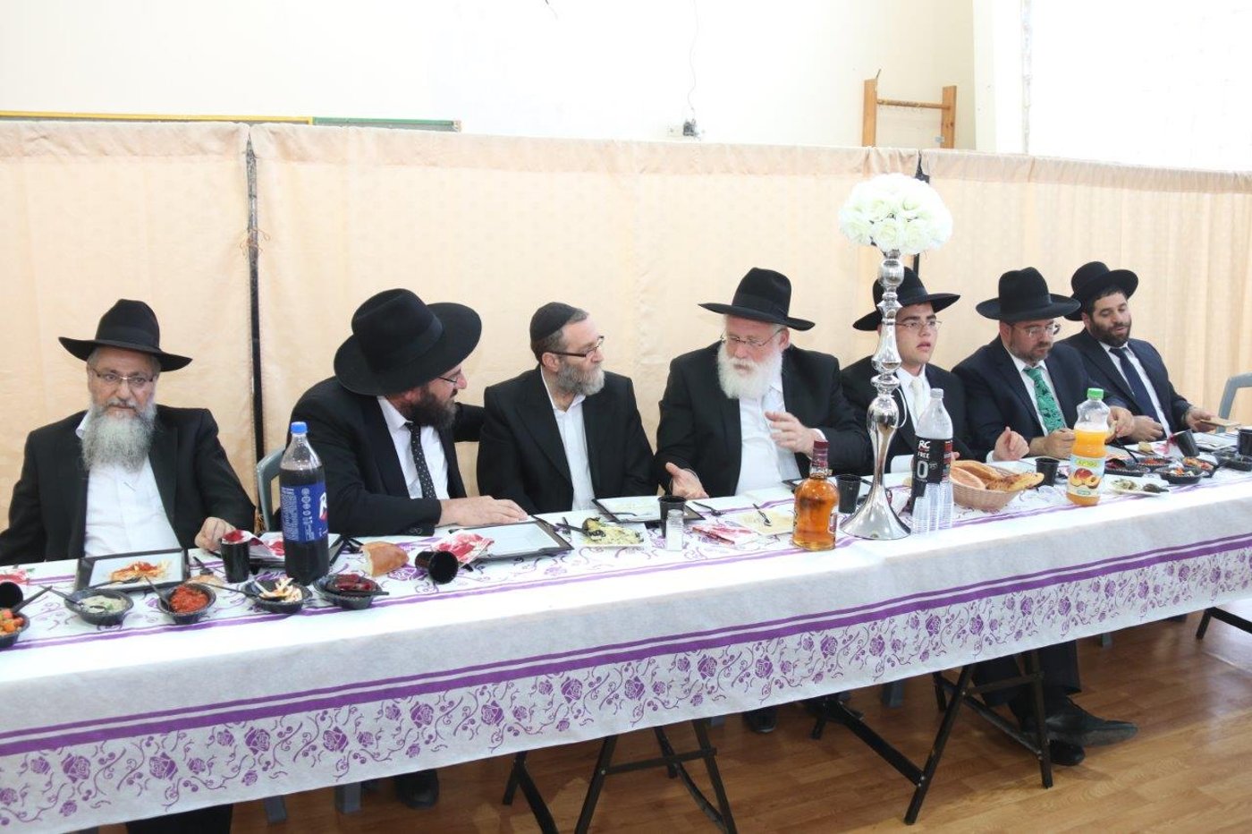 'דגל התורה' חגגו בשבע ברכות אחרון של משפחות מנת ורייך • גלריה
