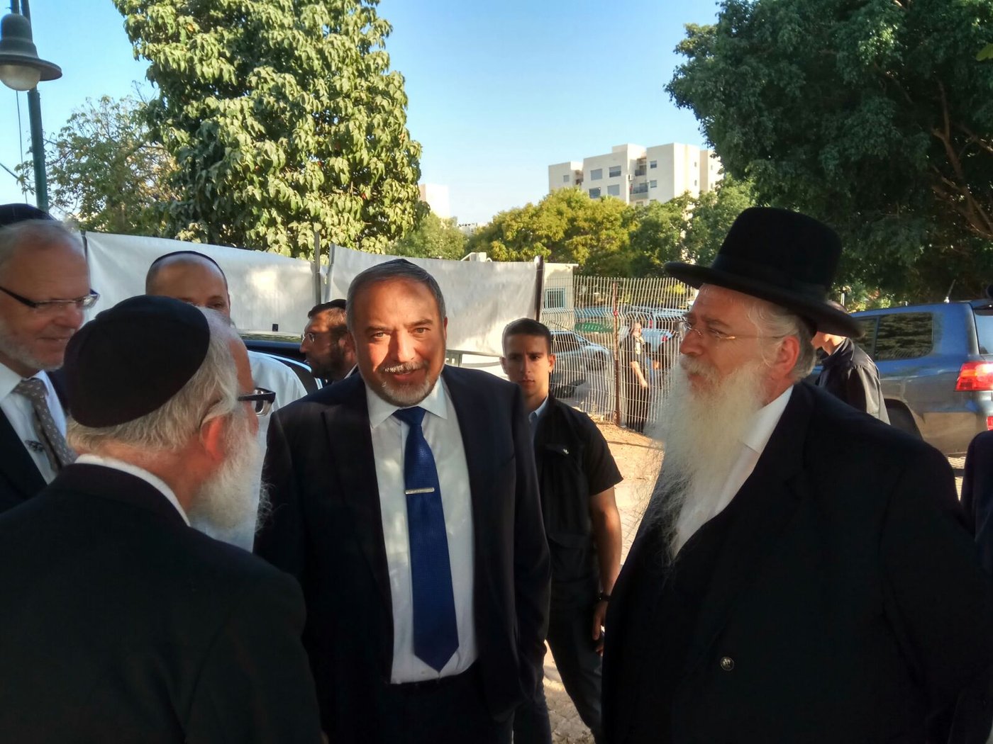 שר הביטחון ליברמן ביקר בישיבת 'תורה בתפארתה'