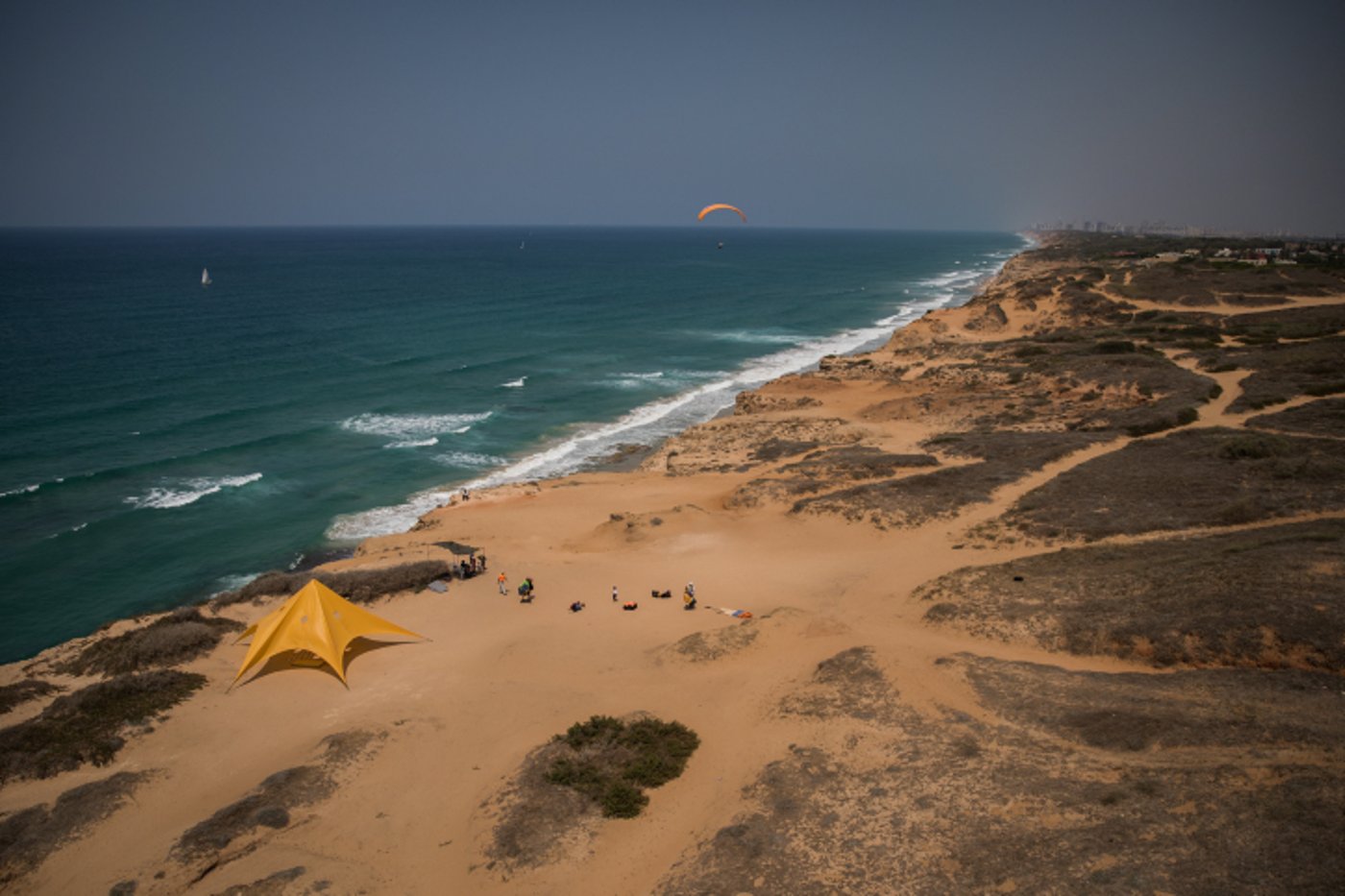 חוף געש, גלשנים ואפלוניה: סיור מהאוויר