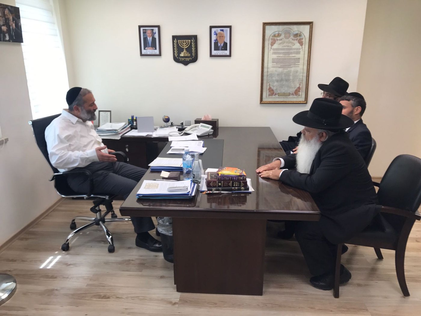 הרב דניאל זר הודיע: "מושך את כל העתירות המשפטיות"