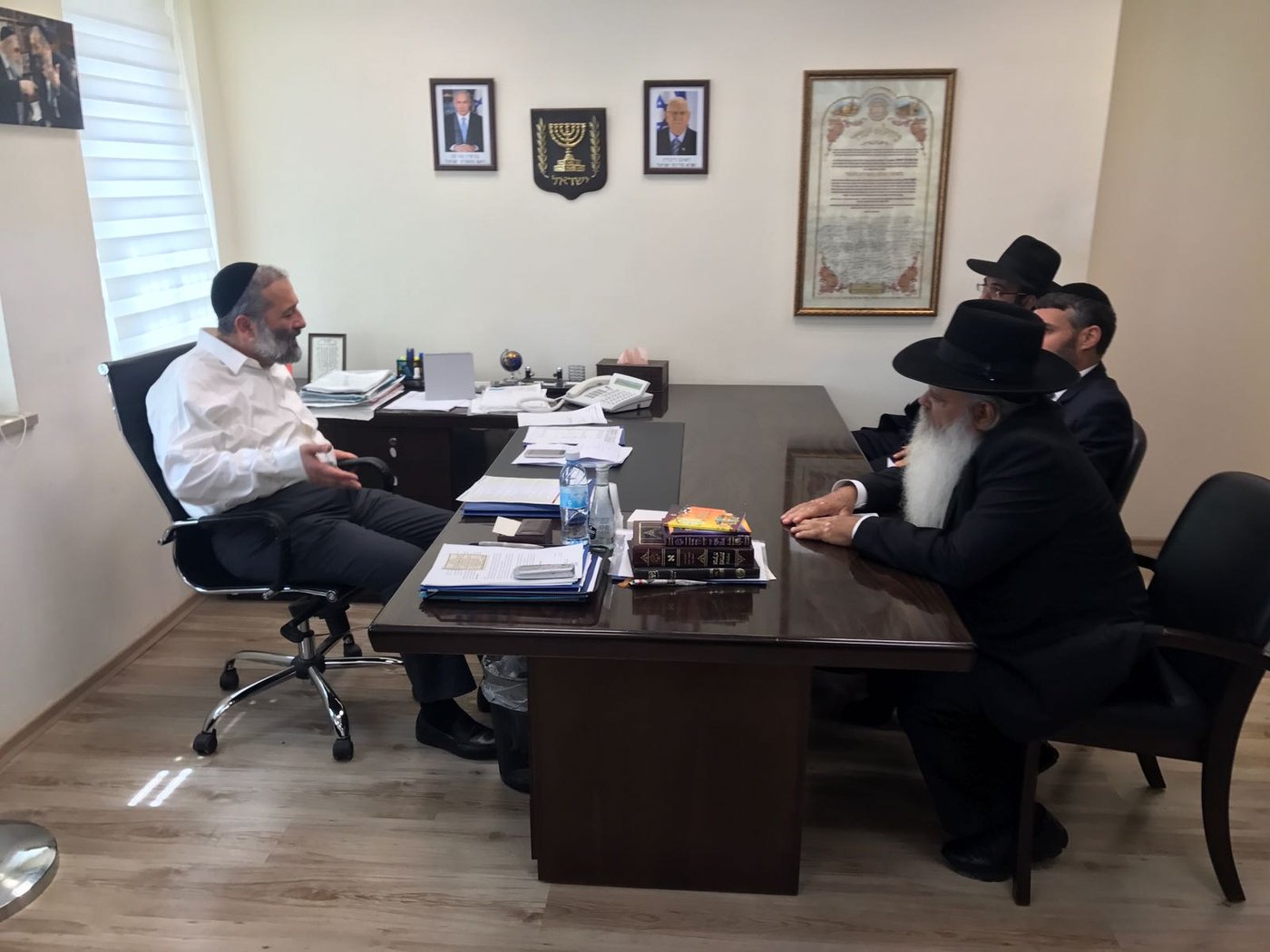 הרב דניאל זר הודיע: "מושך את כל העתירות המשפטיות"
