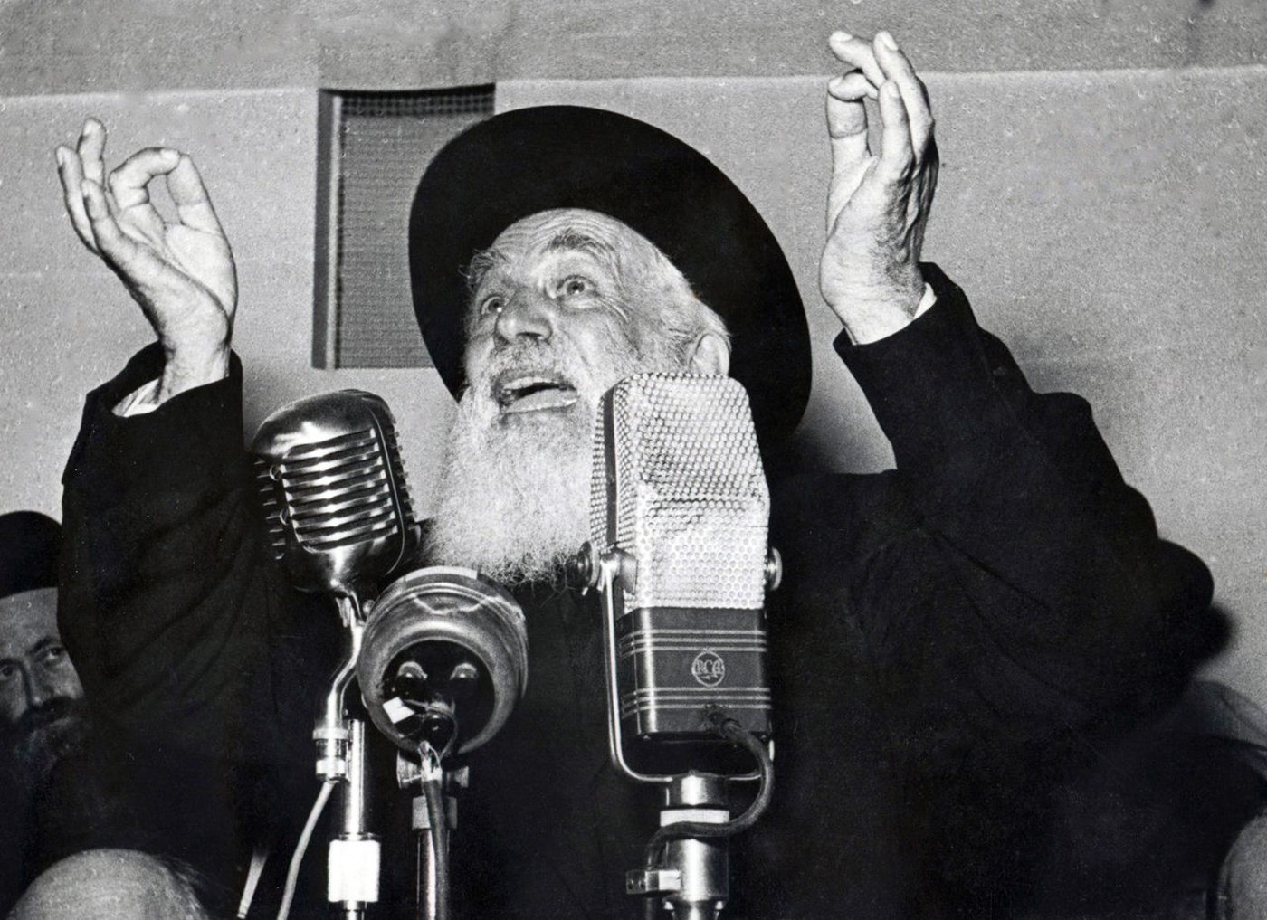 הרב מפוניבז' זצ"ל