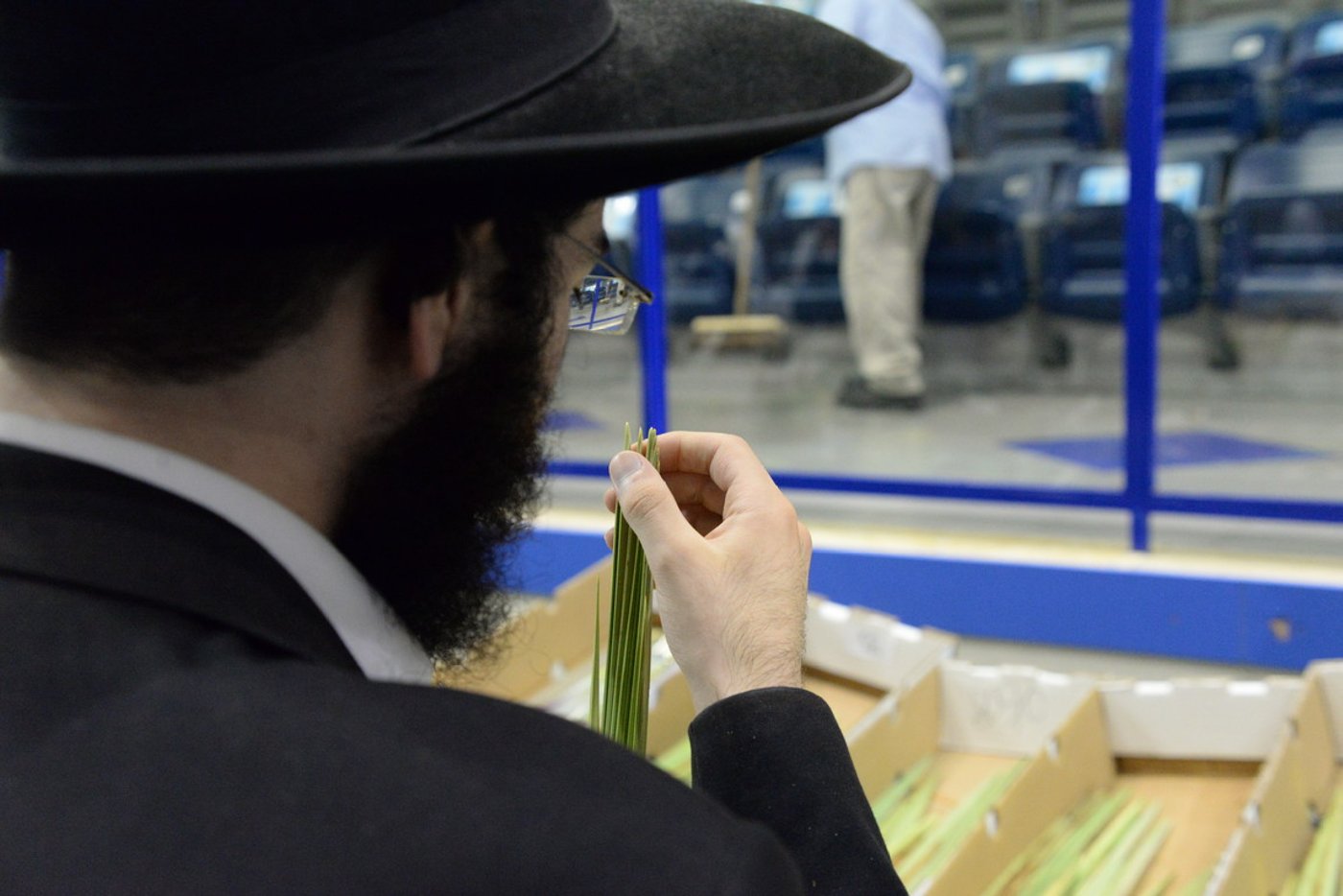 ערב חג הסוכות בעיר בני ברק • צפו בגלריה