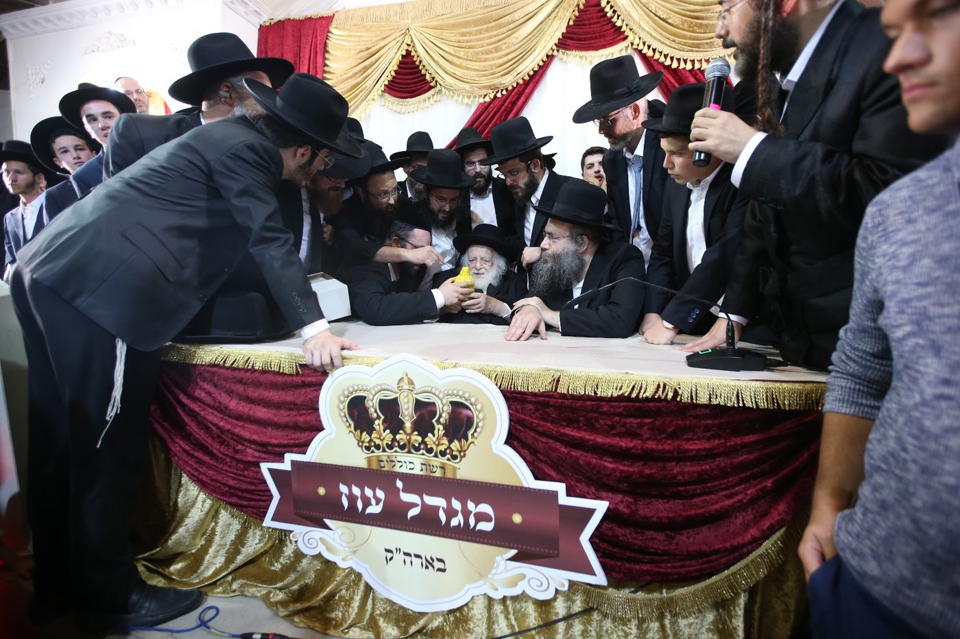 מאות אברכים חגגו, מרן הגר"ח קנייבסקי השתתף בשמחה
