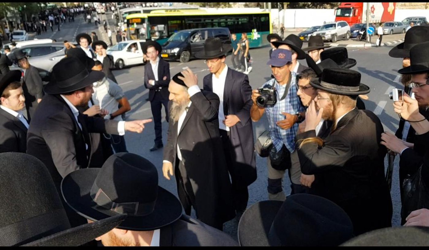 הרב משה בוסו הותקף בהפגנת 'הפלג' • צפו