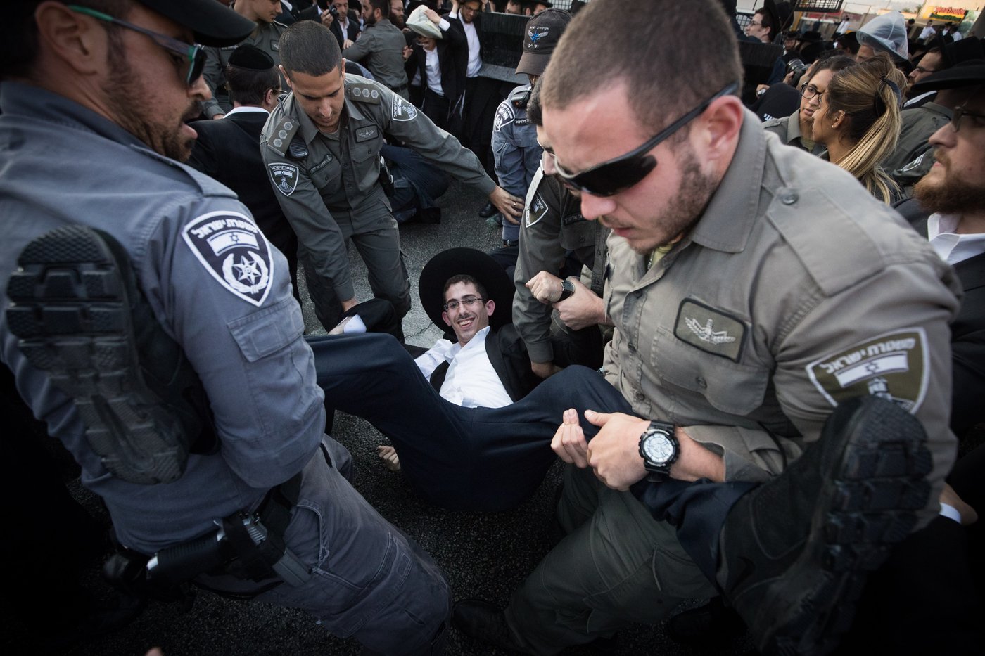 טלאי צהוב ו'בואש' משטרתי: 42 תמונות מהפגנת 'הפלג' בירושלים