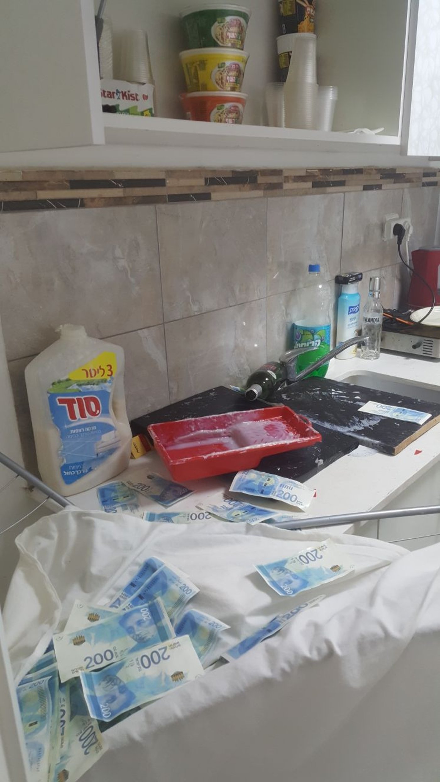 אלפי שטרות נתפסו במעבדה לזיוף כסף • צפו