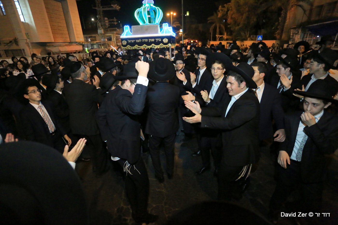 ספר התורה הוכנס לישיבת "בית אליהו" - לזכר החזון איש • גלריה