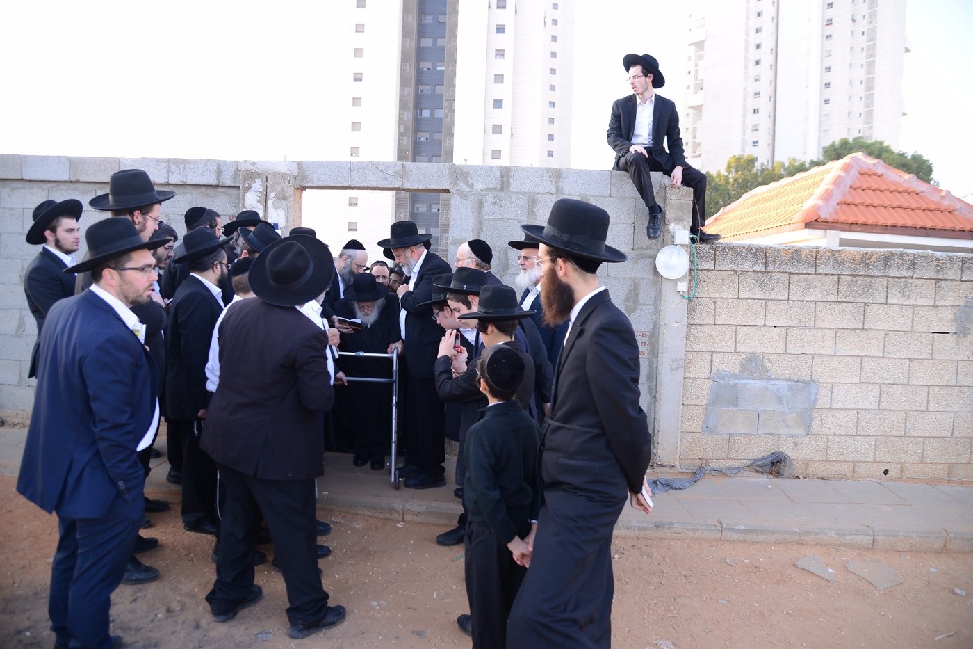 מרן הגר"ח קנייבסקי השתטח על ציון החזון איש • צפו