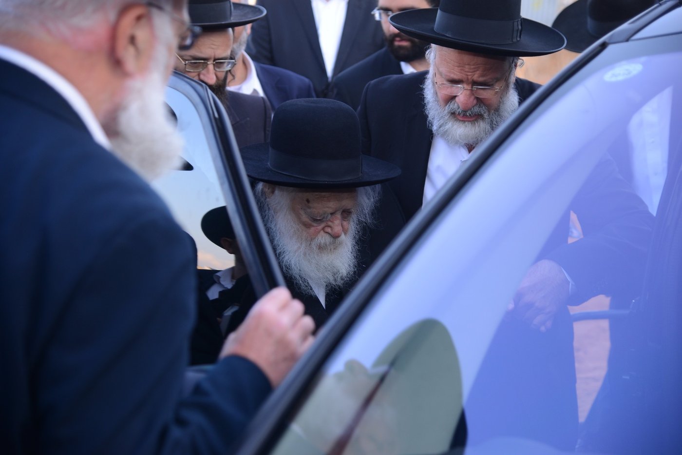 מרן הגר"ח קנייבסקי השתטח על ציון החזון איש • צפו