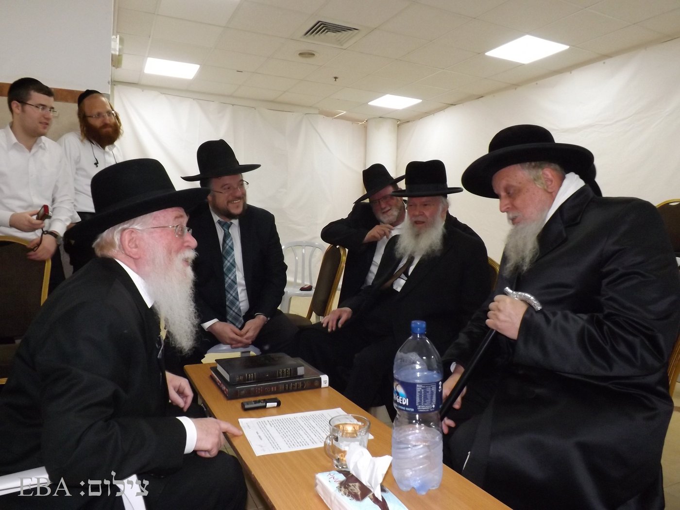 גדולי הדור בניחום וחיזוק הגאון רבי יגאל רוזן • צפו