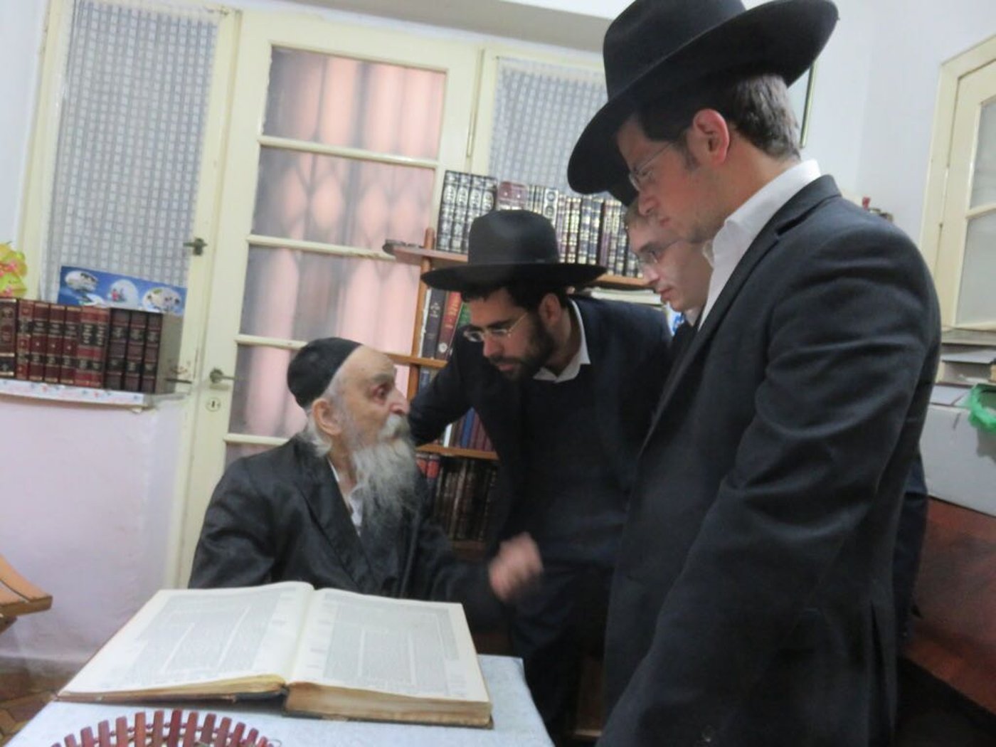 האדמו"ר לעריק: "אסור להתכבד בגבורה של השהייה בכלא"
