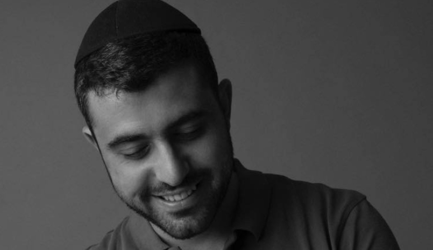 בדרך לאלבום שלישי: בן שלישי לזמר והיוצר ישי ריבו