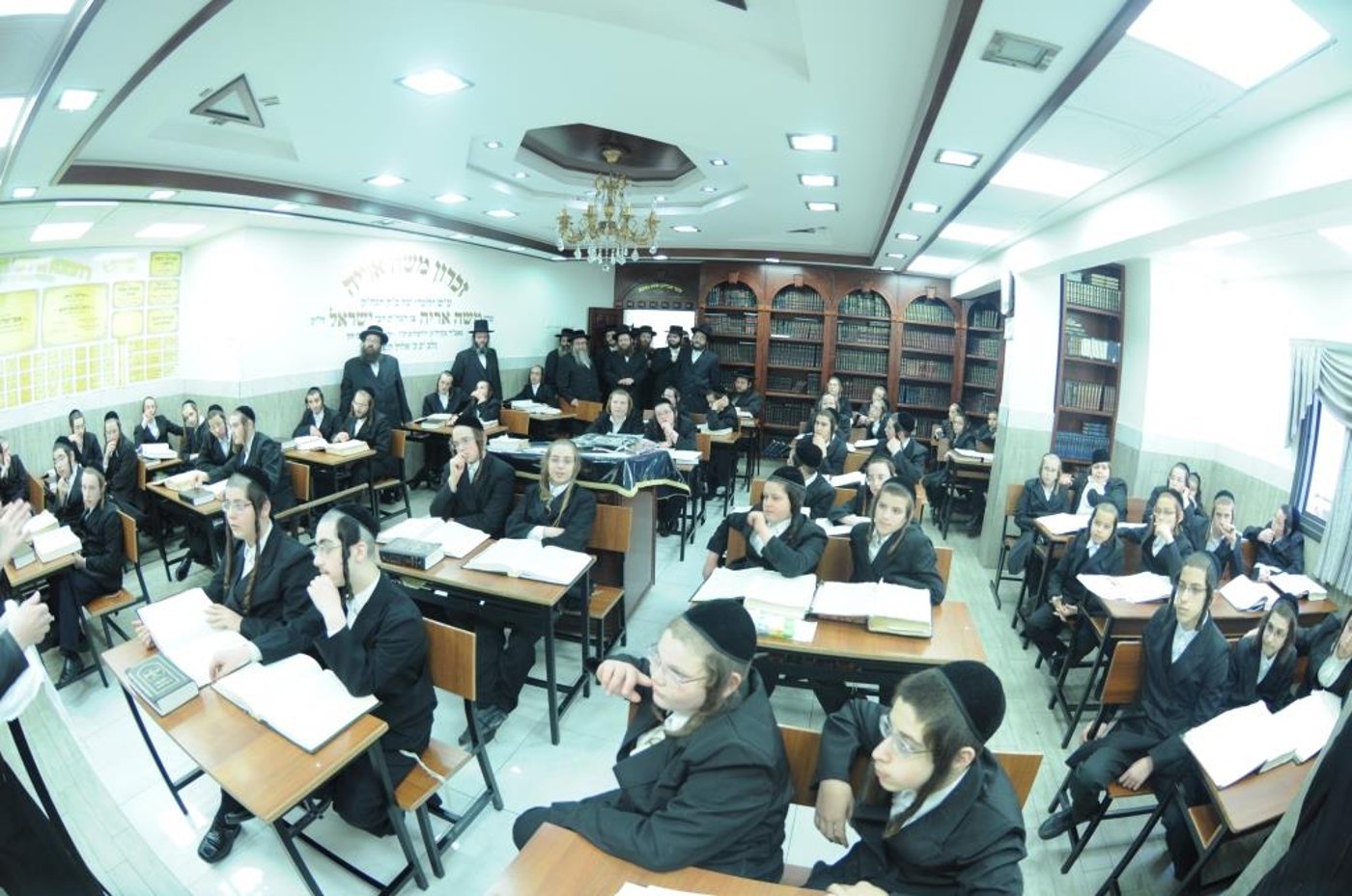 צפו בתמונות: משב"ק הרבי מסאטמר מבקר בישראל