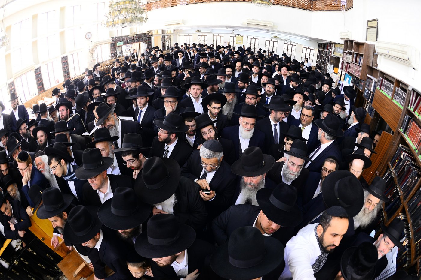 נכדו ונאמן ביתו של מרן שר התורה ערך ברית לבנו • גלריית ענק