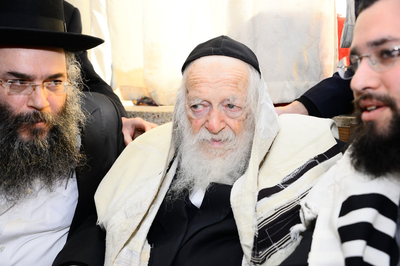 נכדו ונאמן ביתו של מרן שר התורה ערך ברית לבנו • גלריית ענק