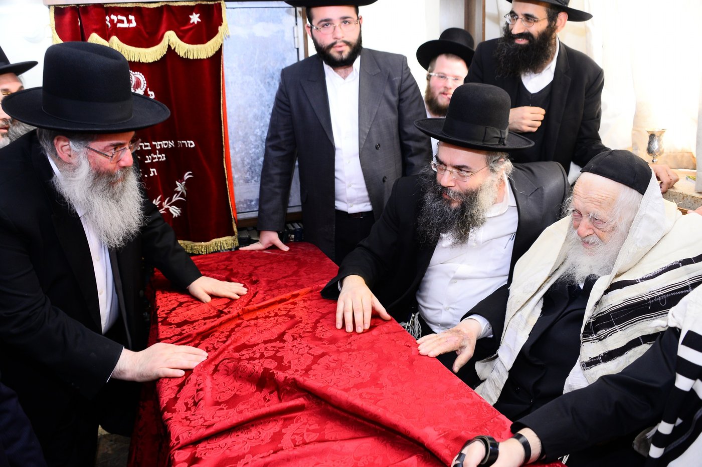 נכדו ונאמן ביתו של מרן שר התורה ערך ברית לבנו • גלריית ענק