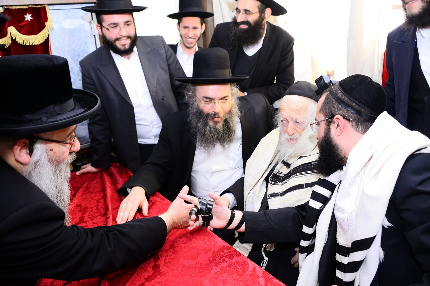 נכדו ונאמן ביתו של מרן שר התורה ערך ברית לבנו • גלריית ענק