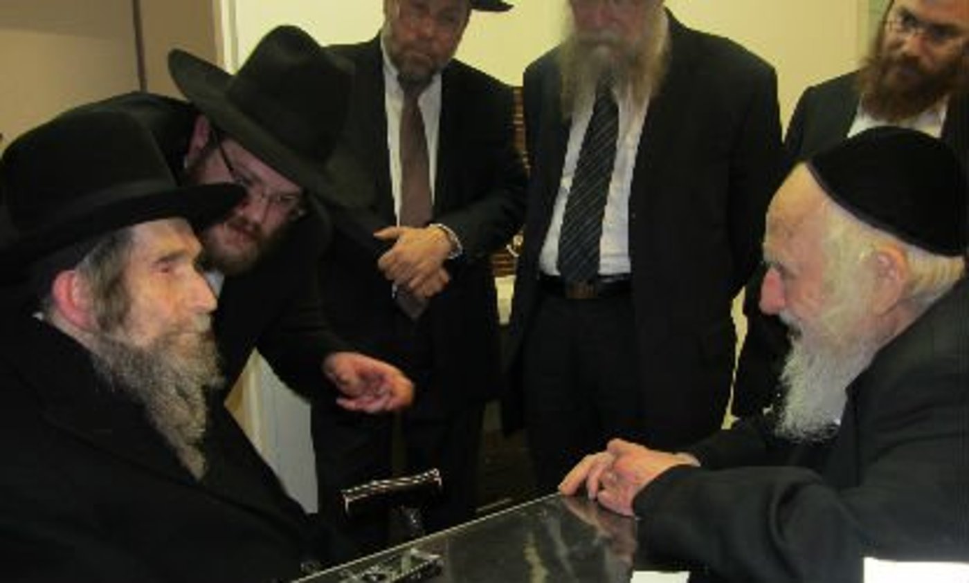 בביתו של הגר"ש אוירבך