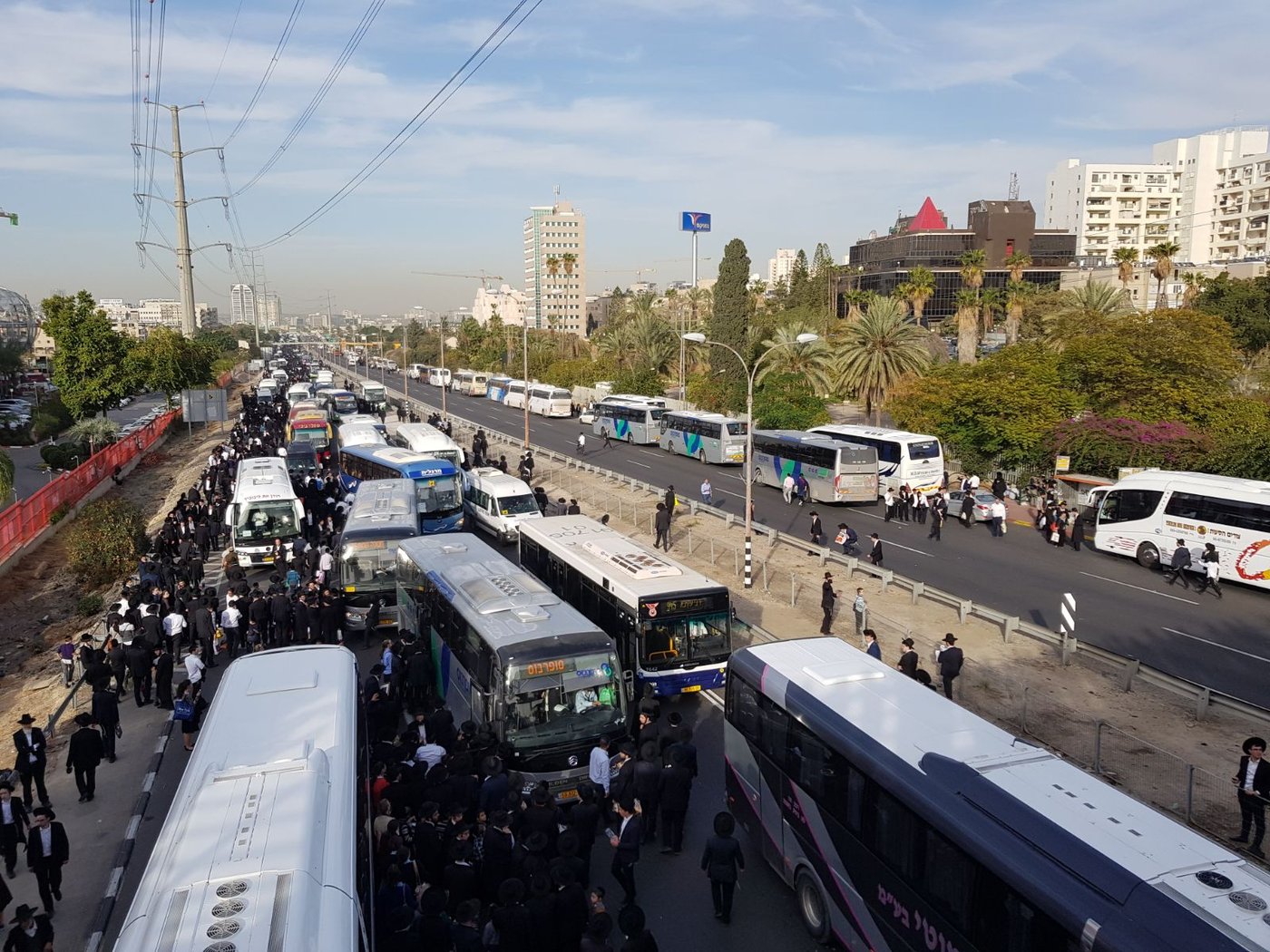 אלפים תקועים ביציאה מבני ברק; 'גשר רמת אלחנן' נסגר • תיעוד