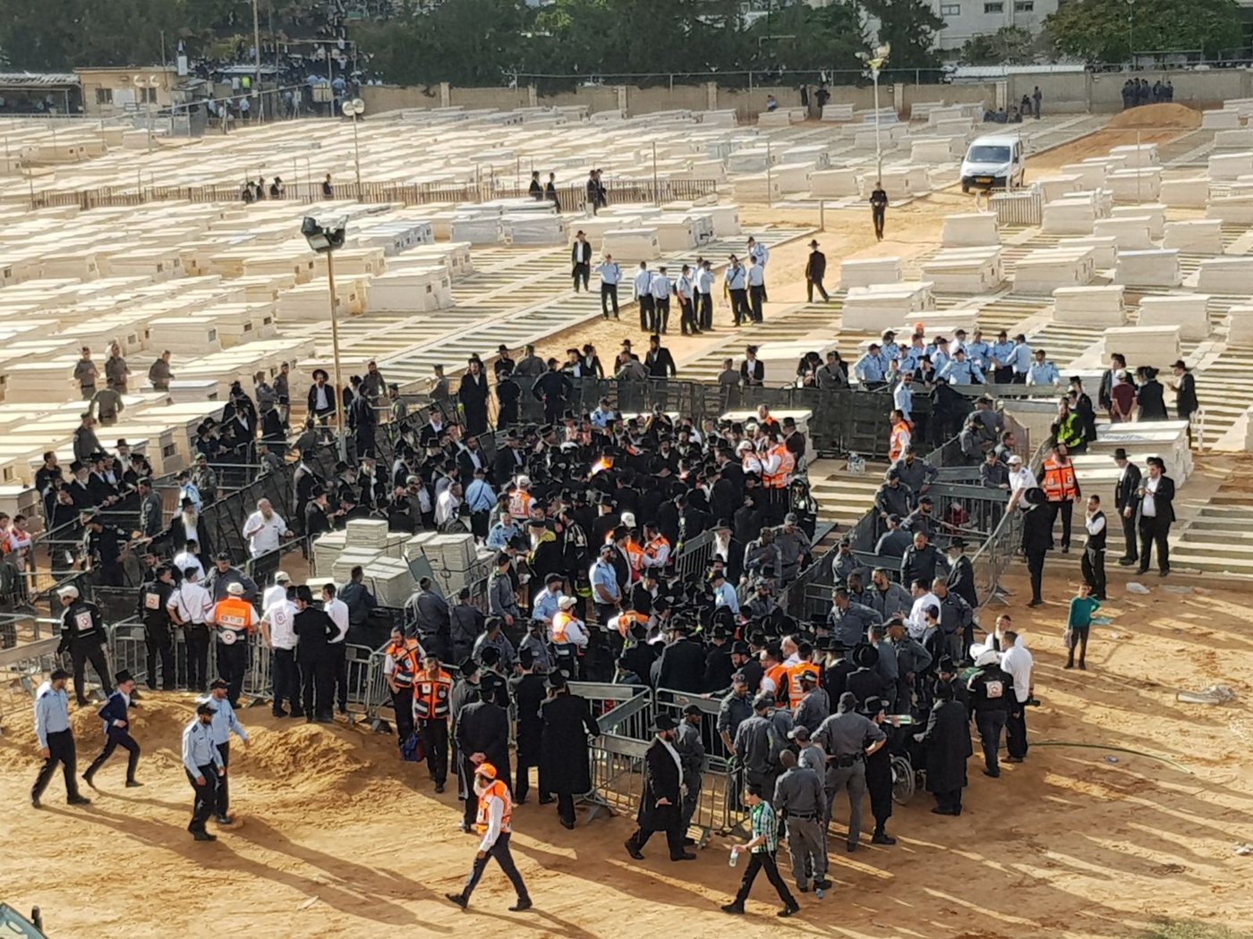 6 שעות לאחר הפטירה: נסתם הגולל על מרן הרב שטיינמן זצ"ל • צפו