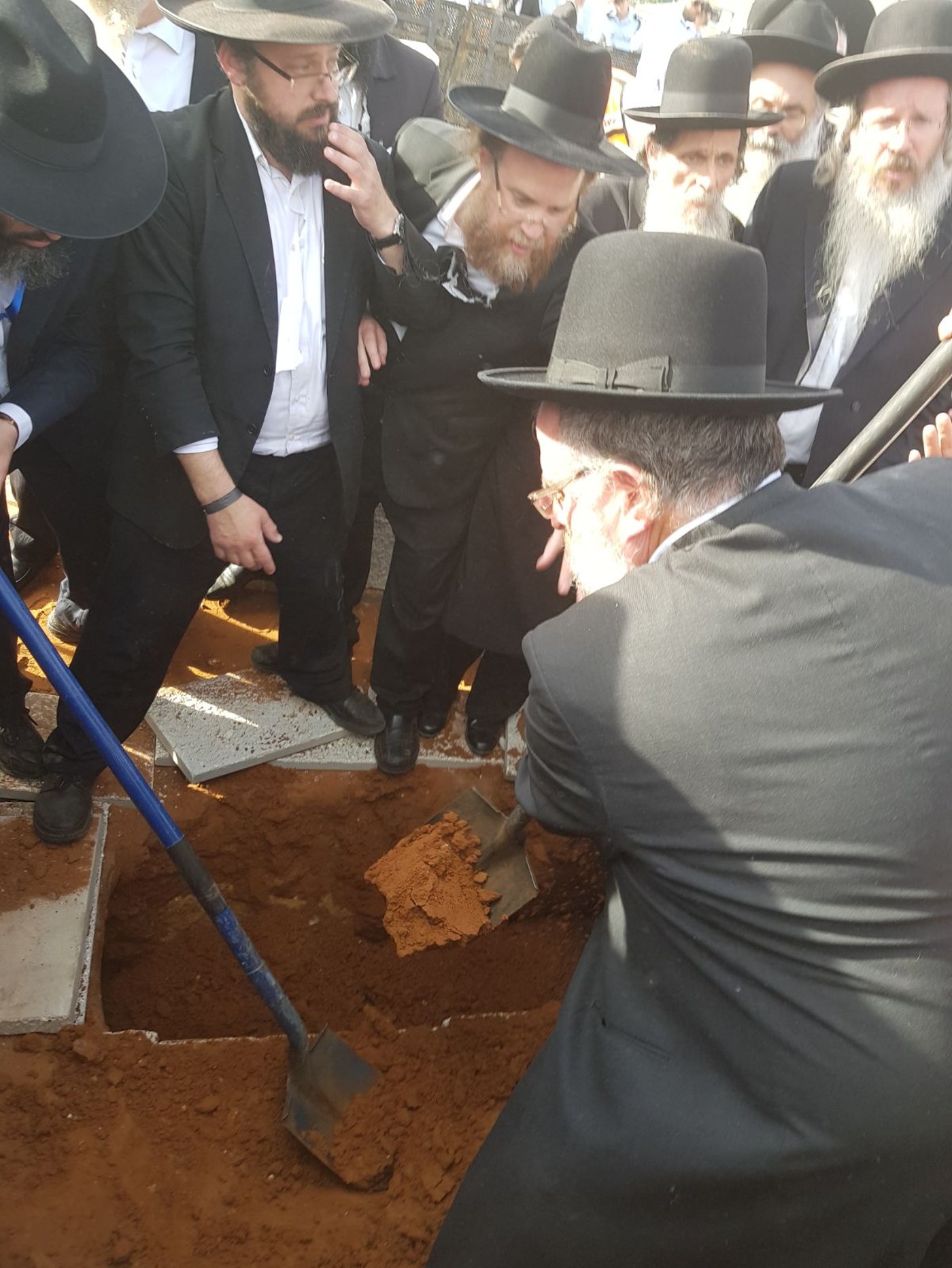 6 שעות לאחר הפטירה: נסתם הגולל על מרן הרב שטיינמן זצ"ל • צפו
