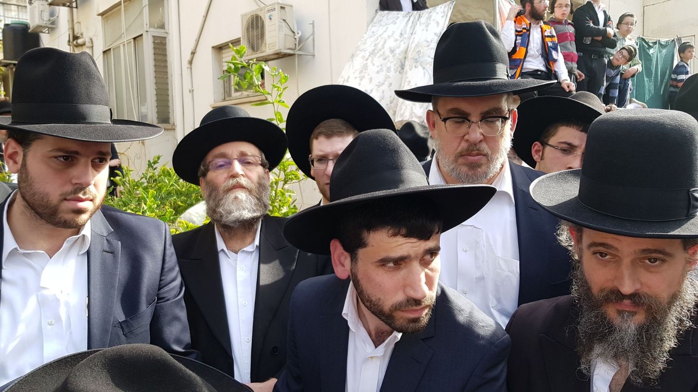 גפני ואשר בהלוויה