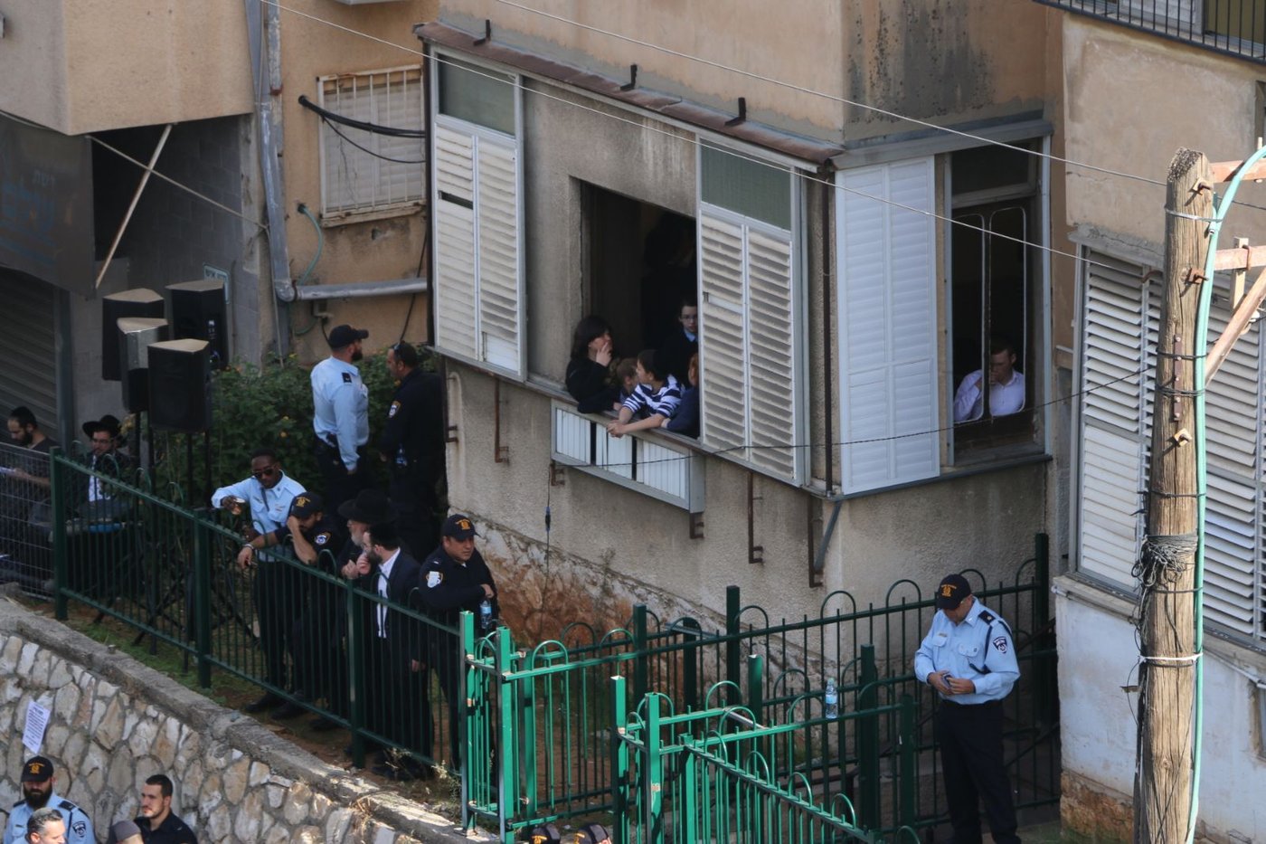 עשרות אלפים ממתינים ב"חזון איש 5" להלויית מרן הרב שטיינמן זצ"ל • צפו