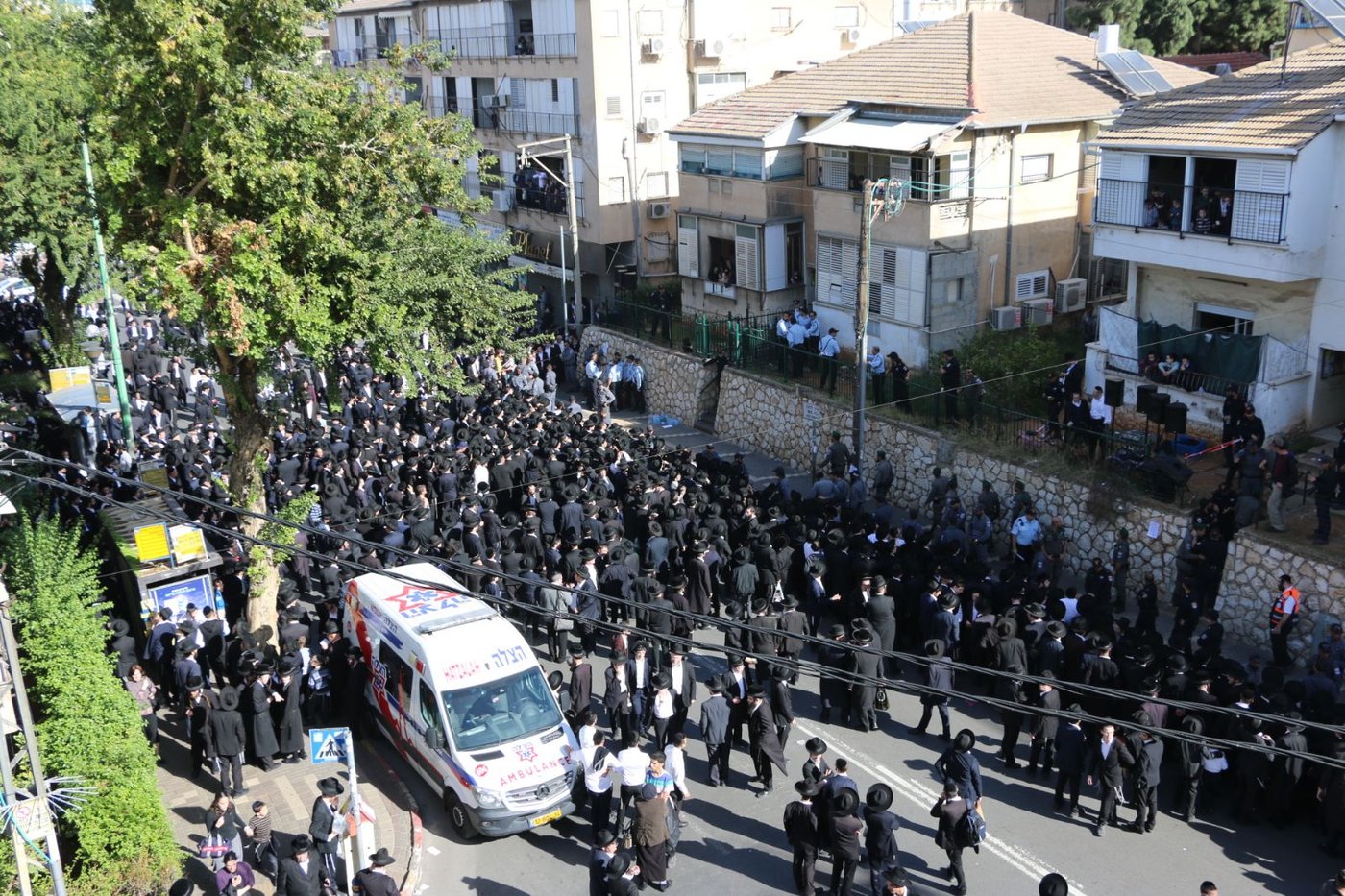 עשרות אלפים ממתינים ב"חזון איש 5" להלויית מרן הרב שטיינמן זצ"ל • צפו