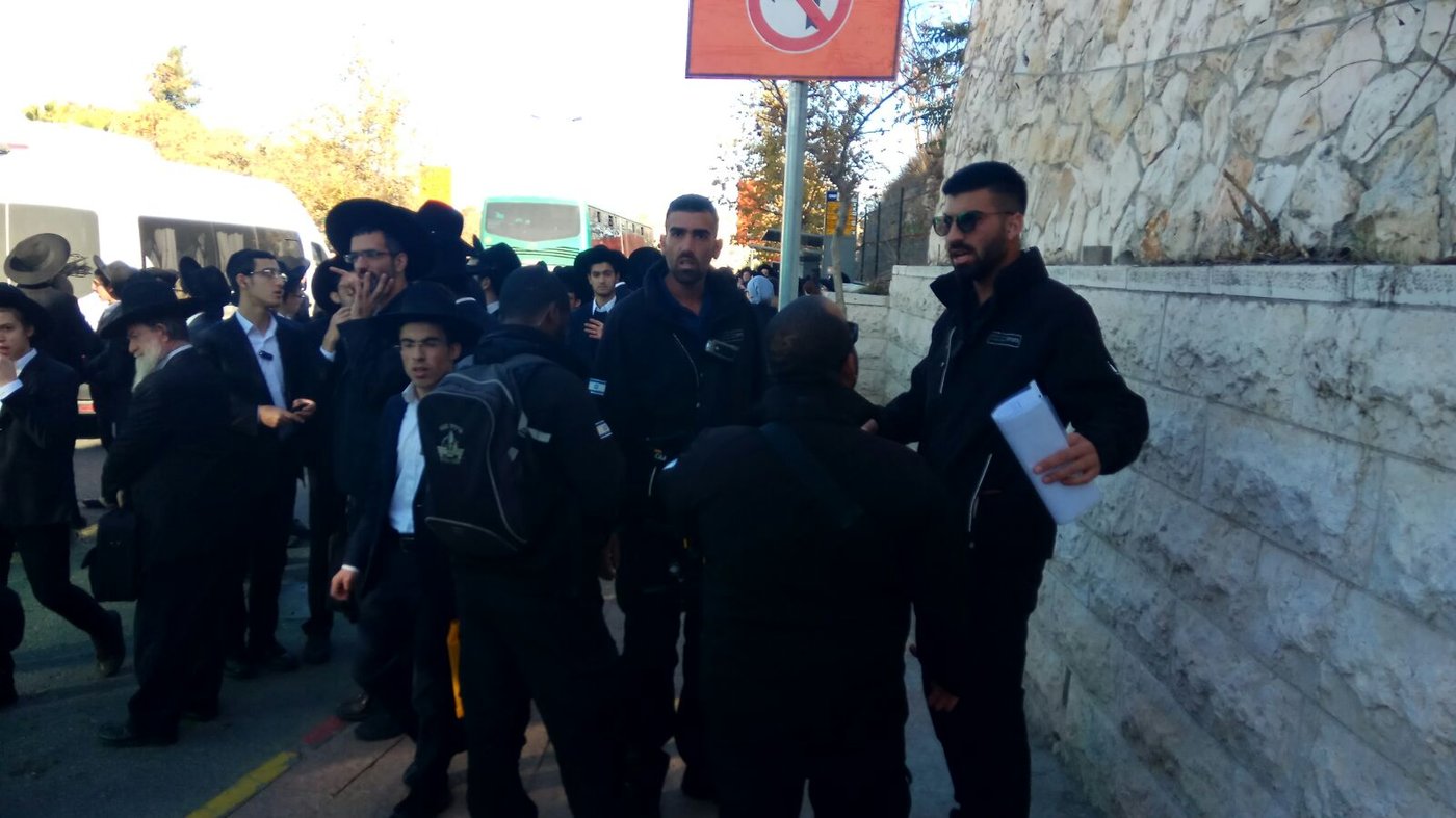 אלפים צובאים על האוטובוסים להלווית מרן הגראי"ל שטיינמן זצ"ל