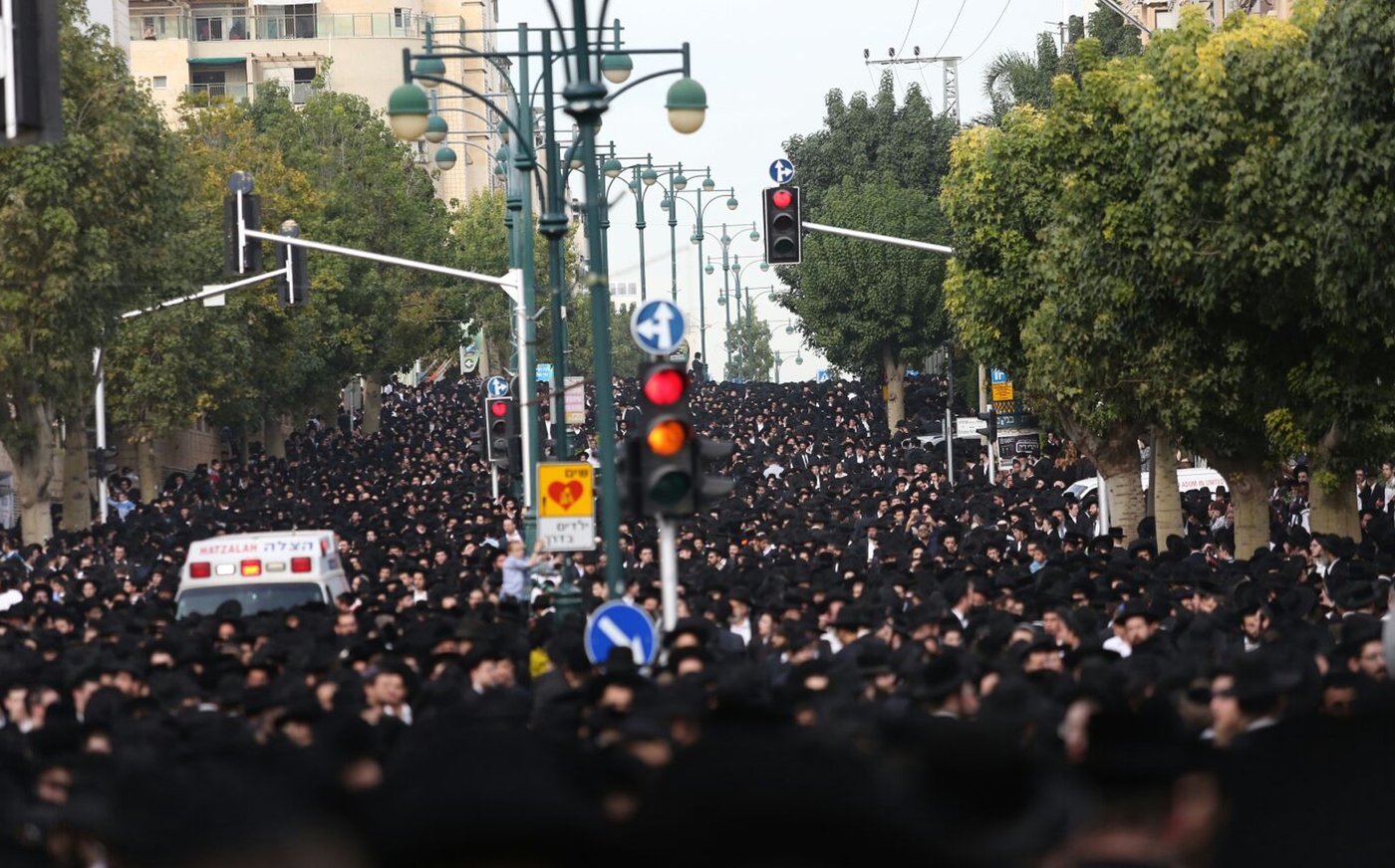 צפו בגלריה: הלווית הענק של מרן הרב שטיינמן מזווית נוספת