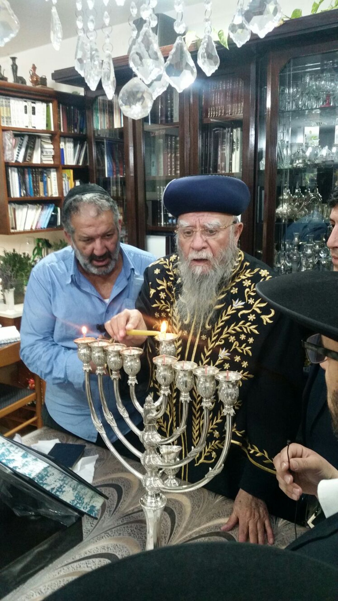 זקן הראשונים לציון בהדלקת נר ראשון