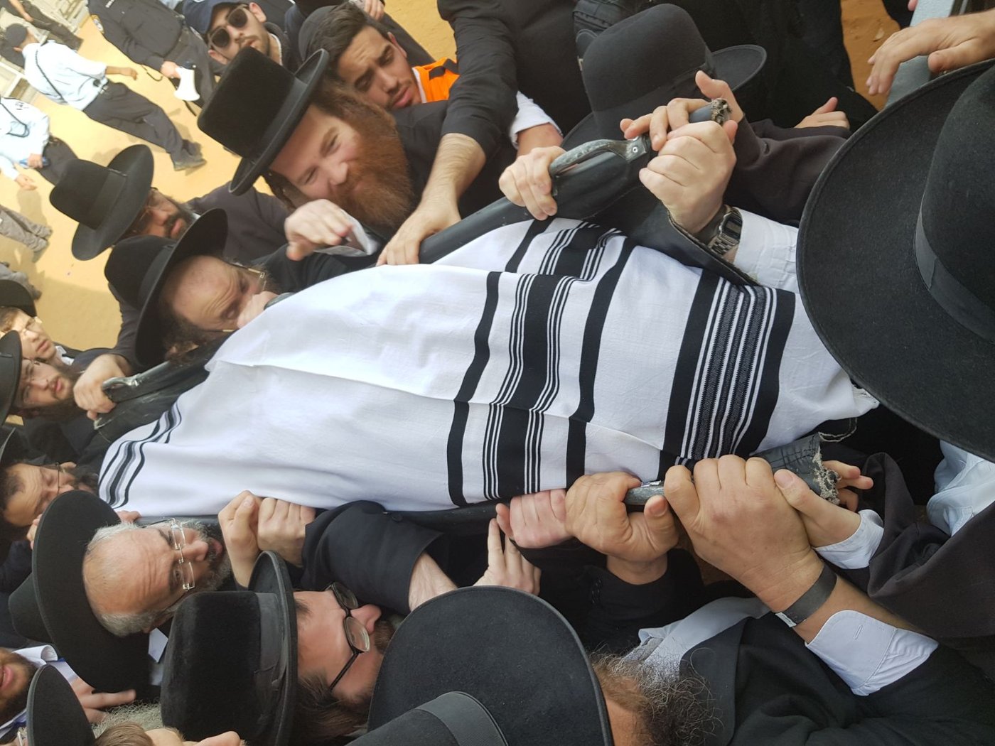 באדיבות המצלם