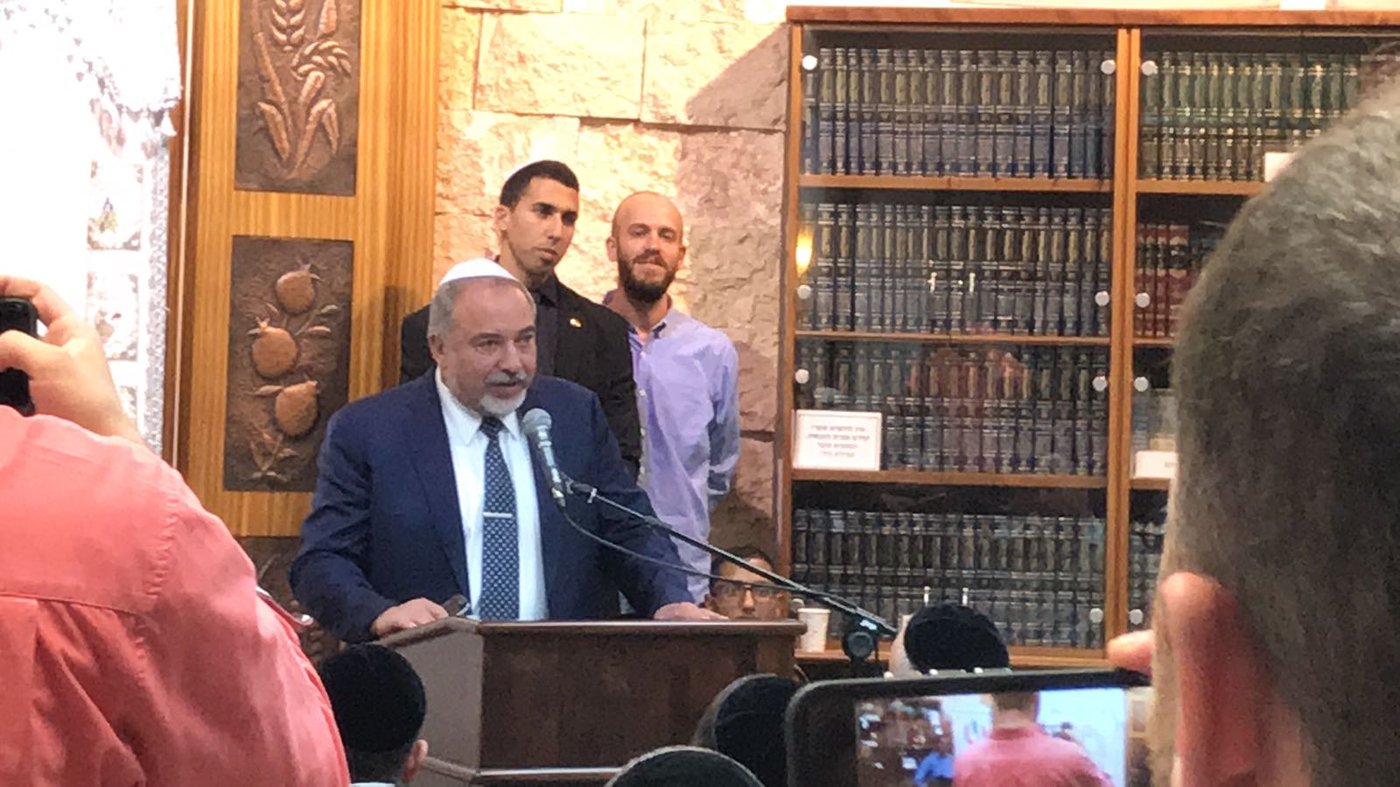 שר הביטחון ליברמן לחיילים החרדים: "אני אחראי שתחזרו הביתה בראש מורם"