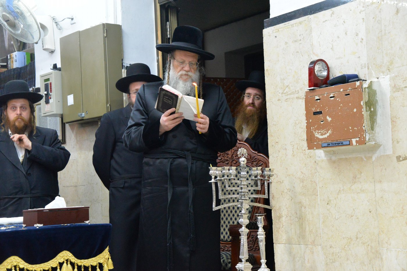ההדלקה של אדמו"רי בני ברק • צפו בתיעוד