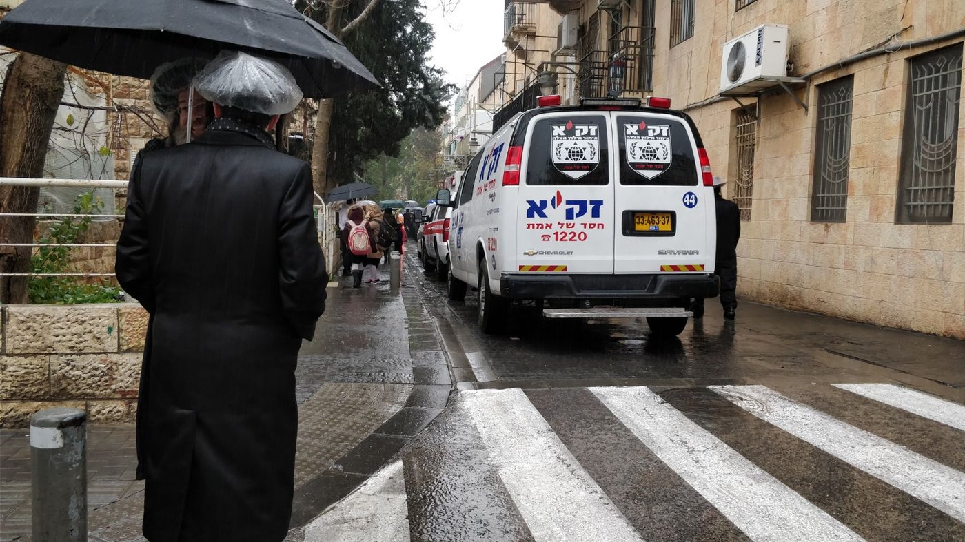 צעיר לא קם משנתו; הפגנה נגד נתיחת גופתו • צפו