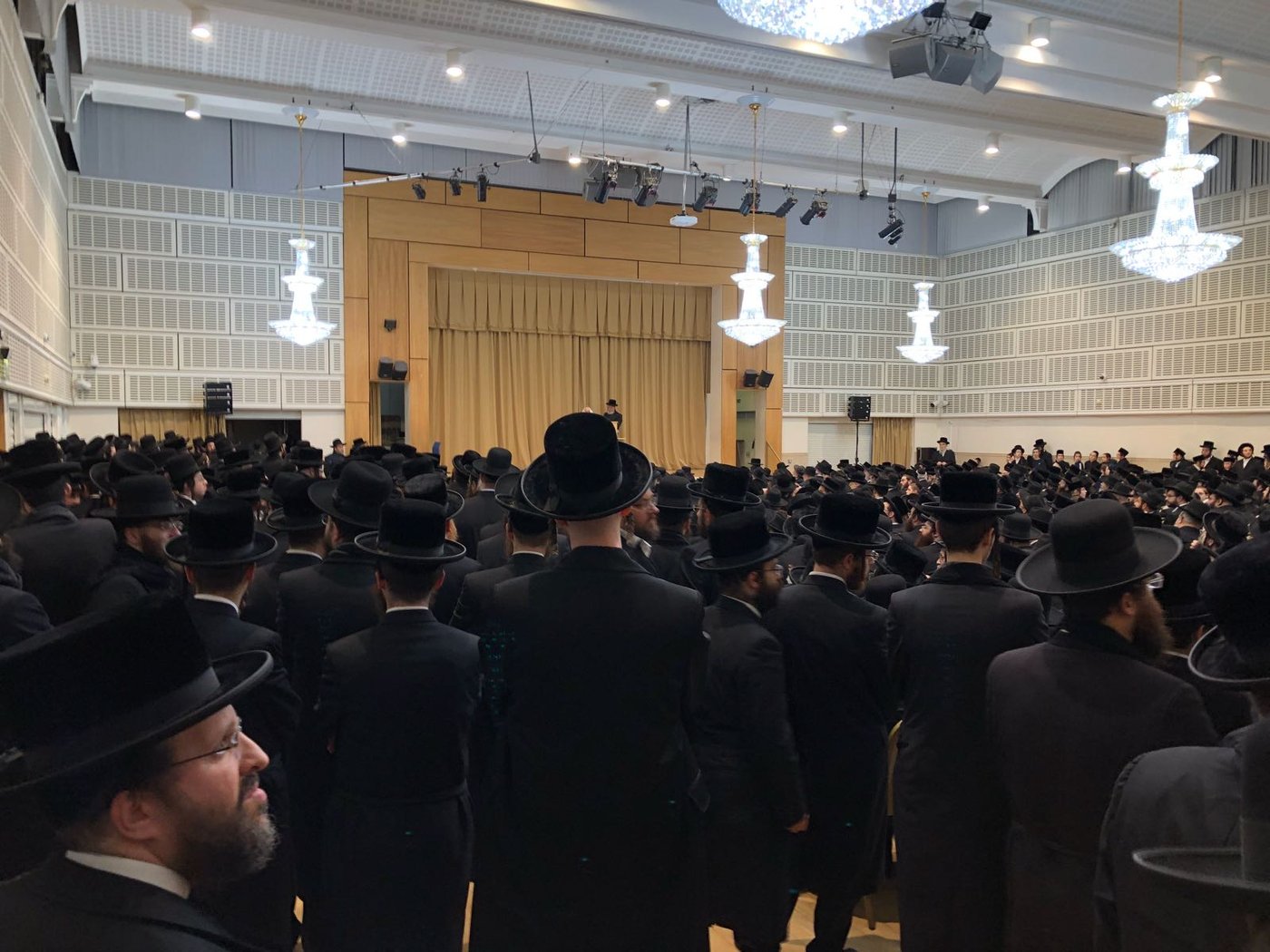 לונדון: אלפים בעצרת מספד למרן הרב שטיינמן זצ"ל