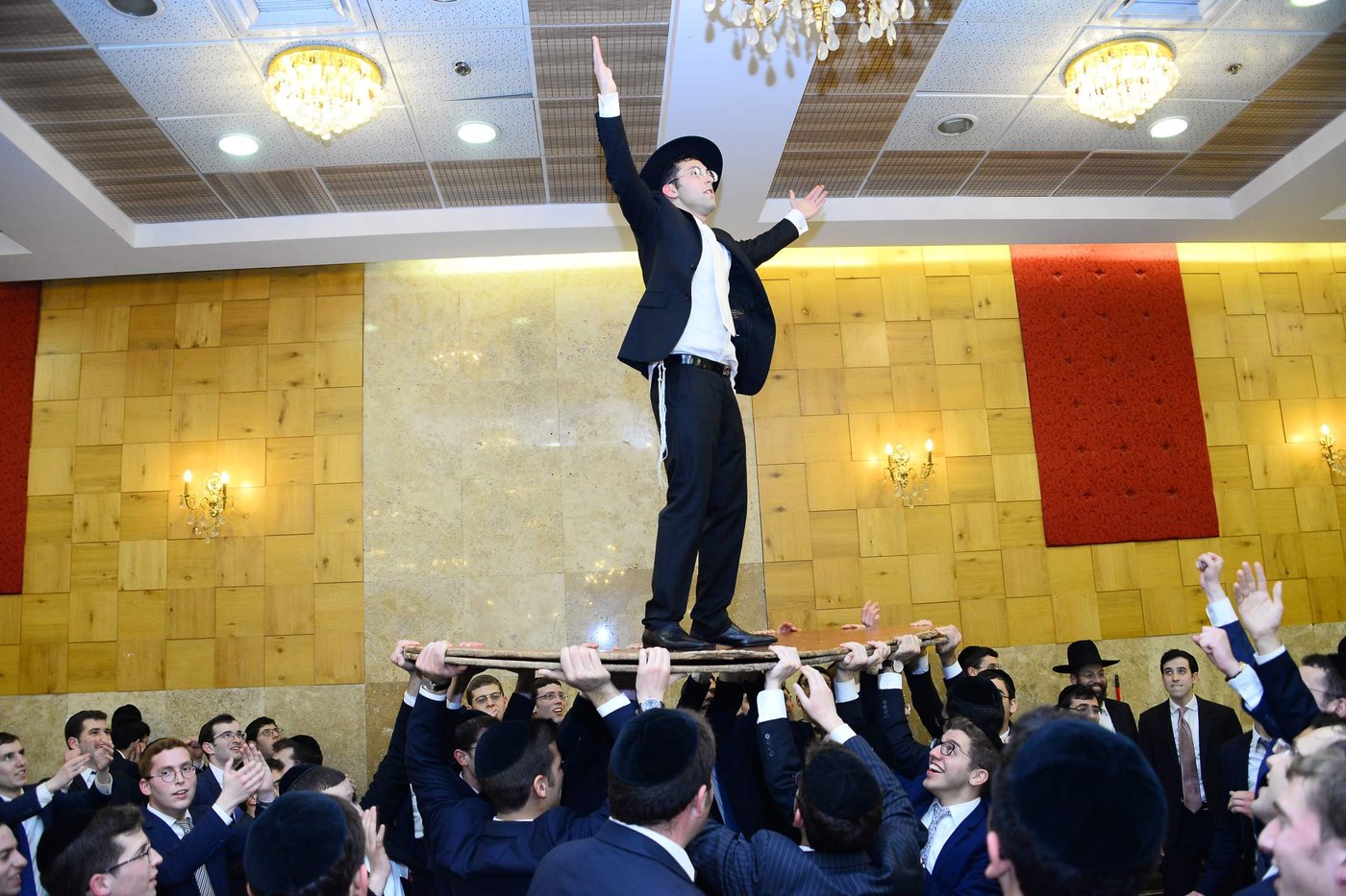 ראשי ישיבות וח"כים בשמחת נישואי נכדת הגרמ"צ ברגמן