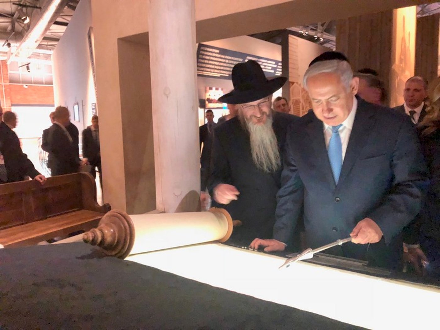 נתניהו ופוטין במוזיאון השואה היהודי • צפו