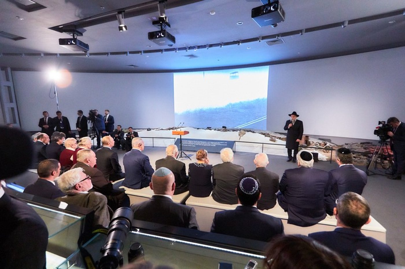 נתניהו ופוטין במוזיאון השואה היהודי • צפו