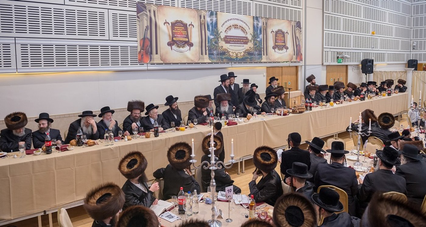 לונדון: הכנסת ס"ת להיכל ביהמ"ד הגדול סאטמר