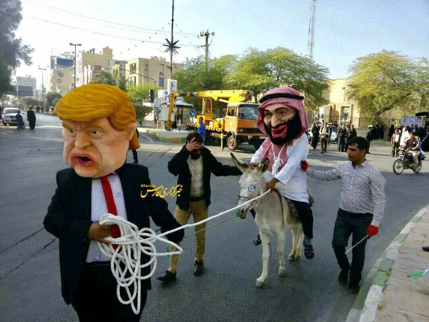 מיליונים צעדו מול "מזימות ארה"ב והציונים"