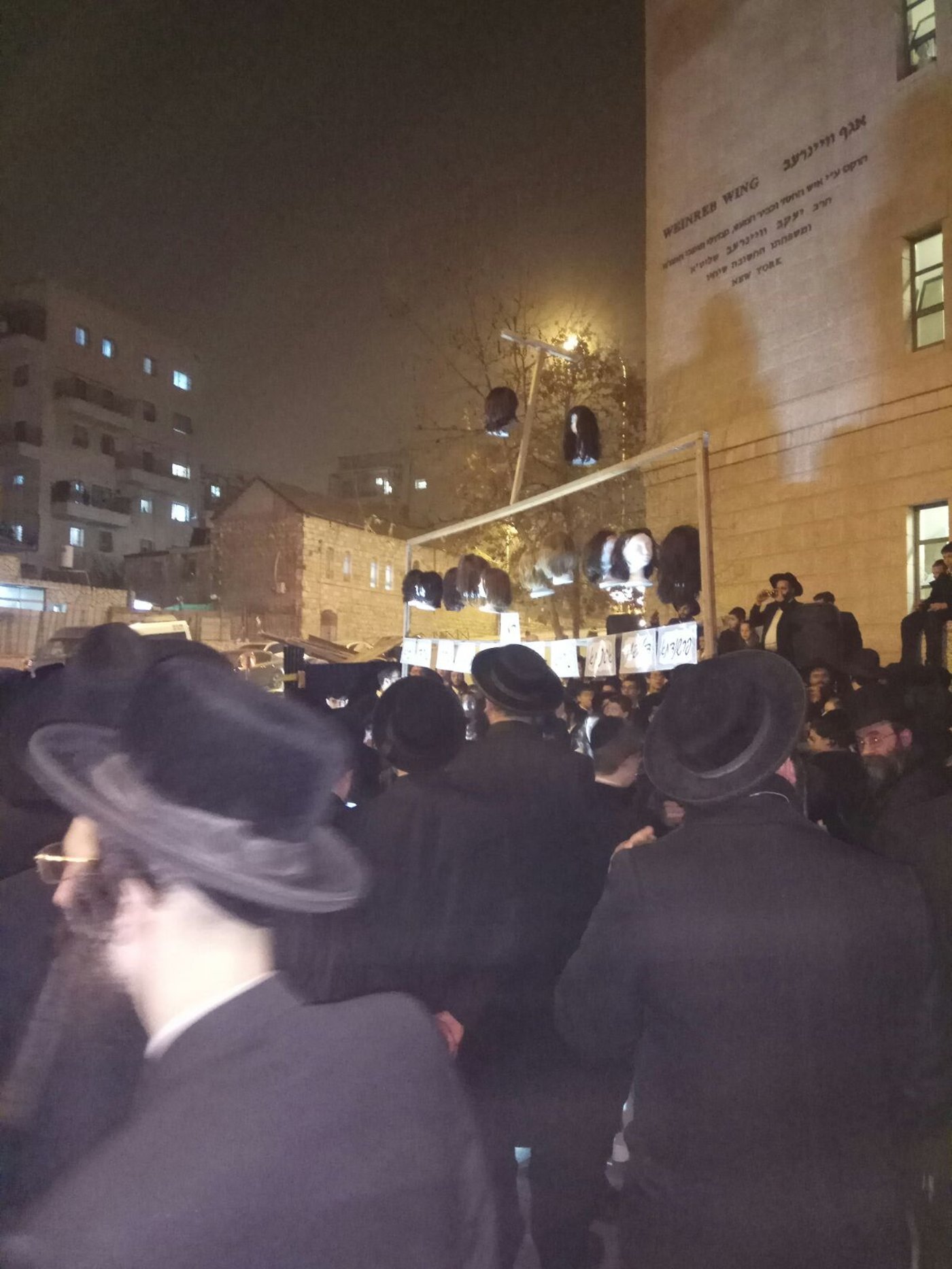 לקול שירה: טקס שריפת פאות נכריות • צפו