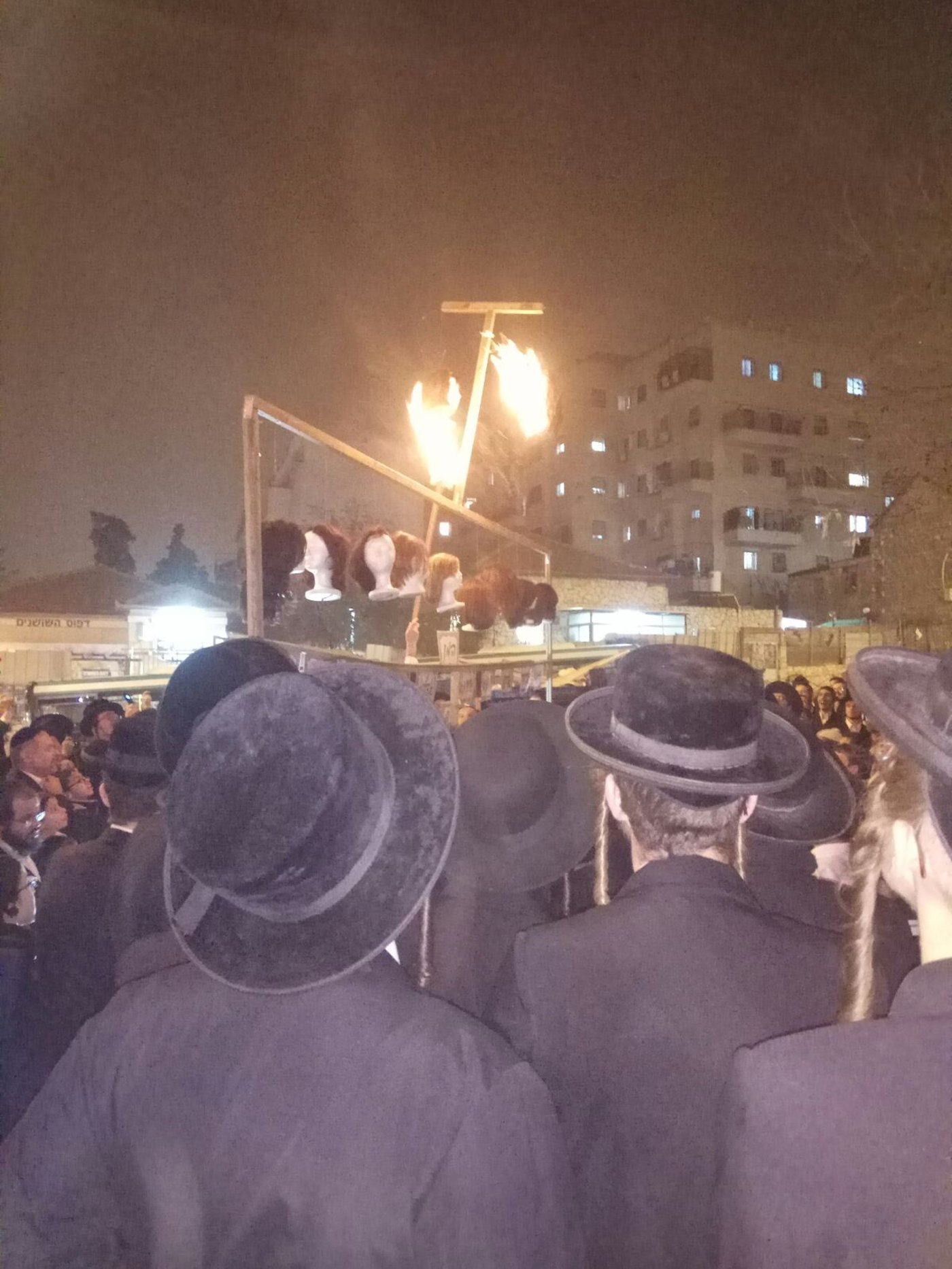 לקול שירה: טקס שריפת פאות נכריות • צפו