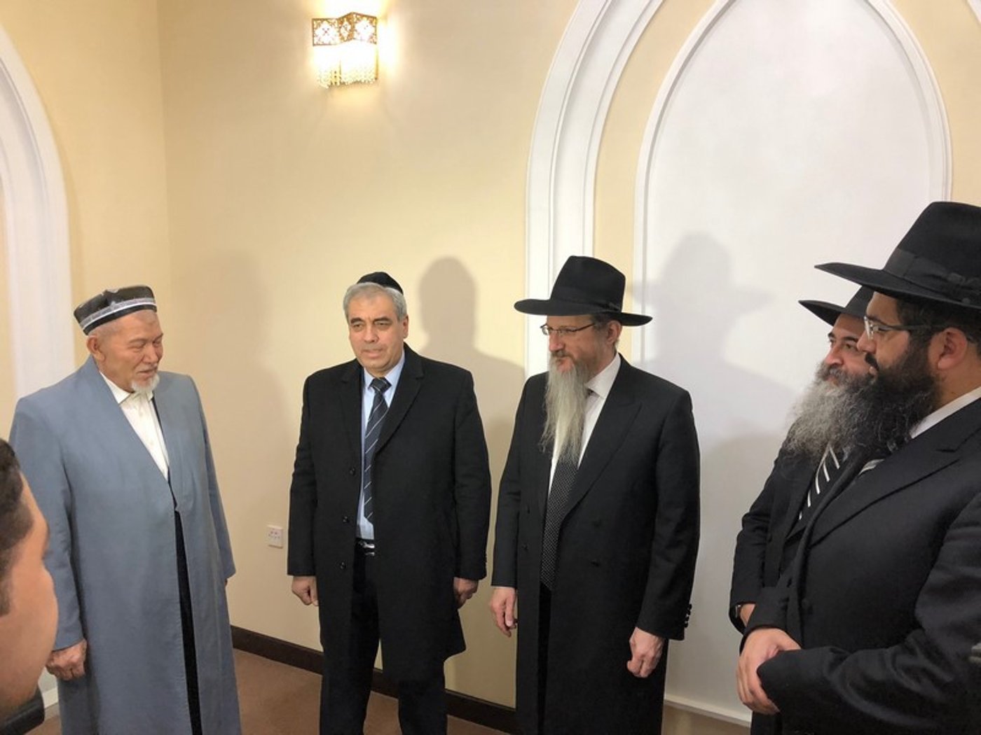 כשחסידי חב"ד וסטמאר רקדו ביחד עם הקוזקים