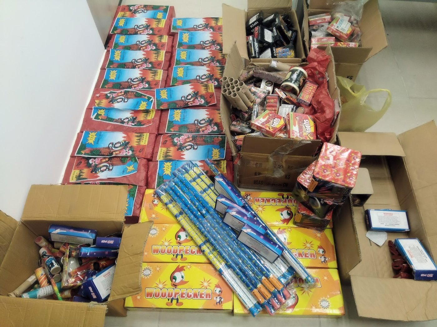 צפו: אלפי נפצים וזיקוקים נתפסו ברחובות
