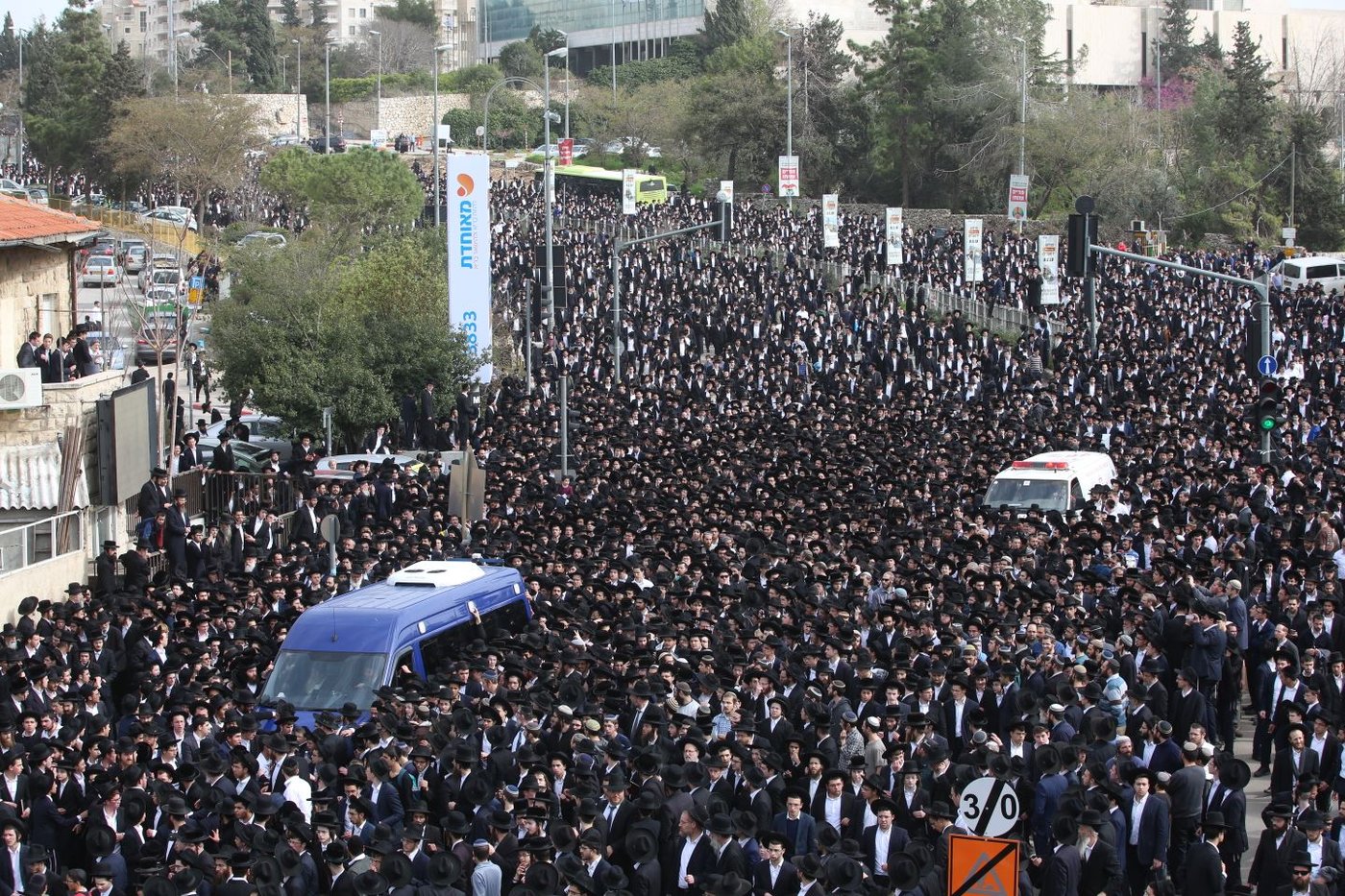 הלווית הגר"ש אוירבך זצ"ל • הגלריה של שלומי כהן