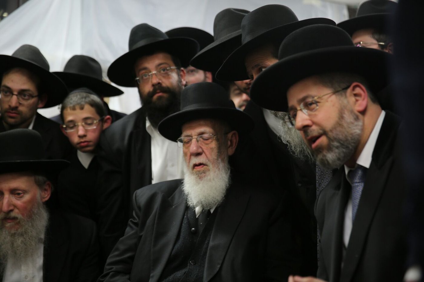 גלריה: ניחום האבלים בבית הגר"ש אוירבך